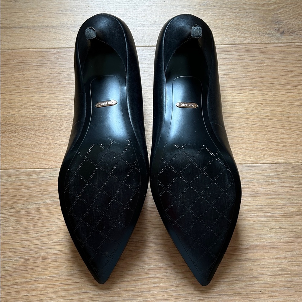Vionic Black Pointed Heels - Picture 2 of 6
